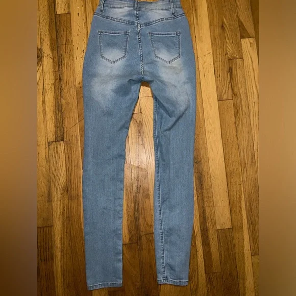 Fashion Nova Light Blue Skinny Jeans *Size3 - Picture 3 of 3